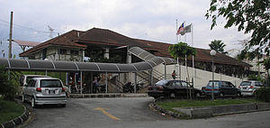 Salak Selatan station (Rawang-Seremban Line) (exterior), Kuala Lumpur.jpg