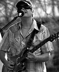 Bayliss performing with Umphrey's McGee at the Lincoln Park Zoo on Earth Day 2007.