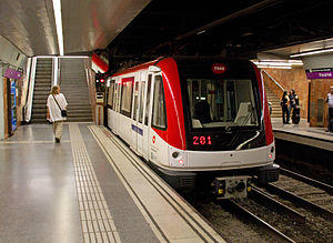 Barcelona Metro Paral-lel.jpg