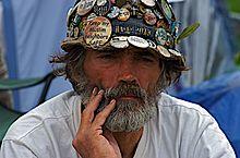 Brian Haw sits quietly.jpg
