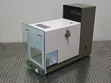 Mettler Toledo ME30 Microbalance Balance (15981510671).jpg