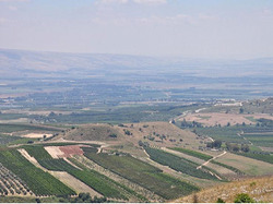 View of Tell Abil el-Qameḥ - Tel Abel Beth Maacah, looking southeast.png