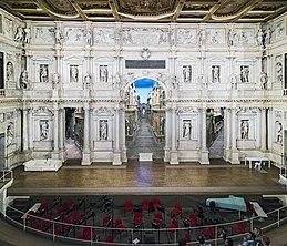 Interior of Teatro Olimpico (Vicenza) scena .jpg