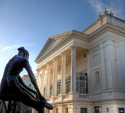 7th December - Theatre Royal Opens at Covent Garden in London, England Royal_Opera_House_and_ballerina