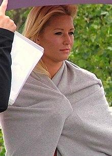 Denise van Outen Waterloo bridge (cropped 2).jpg