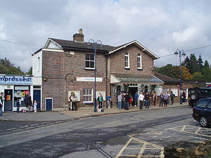 Haslemere railway station in Sept 2007 (1).jpg