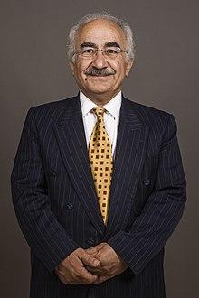 Yekta Uzunoğlu portrait professionnel.jpg