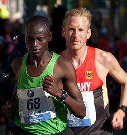 Berlin marathon 2012 am kleistpark between kilometers 21 and 22 30.09.2012 10-12-005 2.jpg