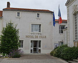 The town hall in Machecoul