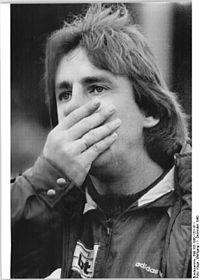 Bundesarchiv Bild 183-1990-1201-011, Fußballtrainer Uwe Reinders.jpg