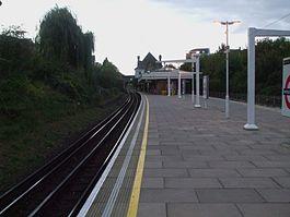 Wimbledon Park stn look north2.JPG