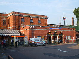 Golders Green stn building.JPG