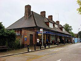Stanmore tube station 1.jpg