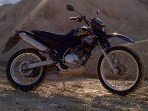 Yamaha XT125-R cropped.jpg