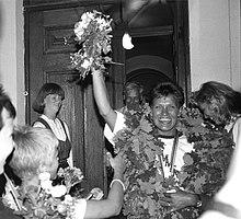 Erika Salumäe vastuvõtt Raekoja platsil 1992.jpg