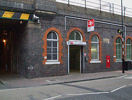 London Fields stn entrance.JPG