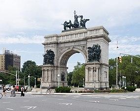 Grand Army Plaza Brooklyn New York August 2013.jpg