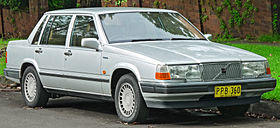 1987-1989 Volvo 760 GLE sedan (2011-11-18) 01.jpg