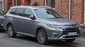 2018 Mitsubishi Outlander PHEV 4h CVT 2.4 Front (2).jpg