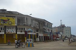 Kisangani rond-point Cathédrale et Congo Palace.jpg