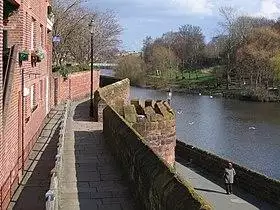 Chester's City Walls - Bridgegate to Eastgate ^2 - geograph.org.uk - 372176.jpg