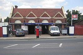Drayton Park railway station - geograph.org.uk - 514728.jpg
