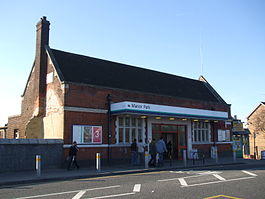 Manor Park stn building.JPG
