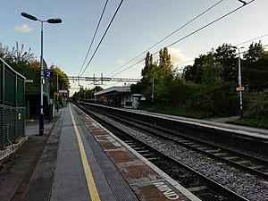 Heald Green Railway Station.jpg