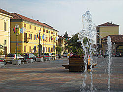 Villastellone - Piazza martiri della libertà.JPG