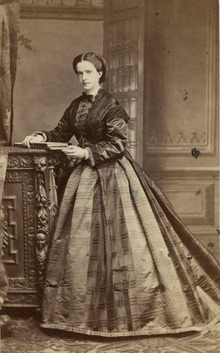 Maria Pia, Queen of Portugal, by Ghémar Frères (c. 1865).png