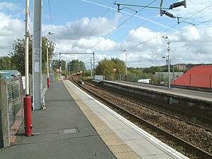 Carntyne railway station.jpg