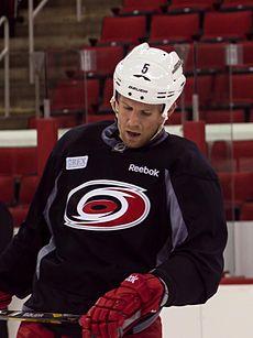 Mike Komisarek 2013.jpg